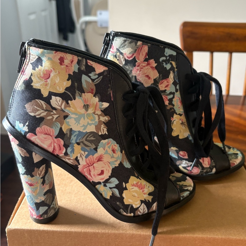 Nasty Gal Black Floral Lace-Up Peep Toe Block Heels